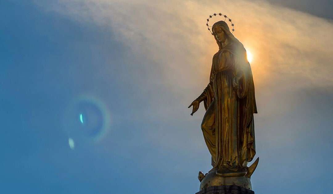 Obligan a municipio francés a retirar venerada estatua de la Virgen María