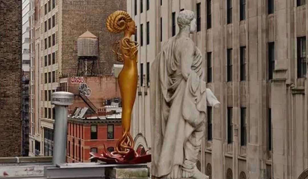 Colocan curiosa estatua para defender el aborto en juzgado de New York